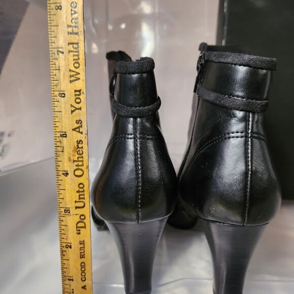 Vintage LIZ CLAIBORNE Flex Graffiti Black Booties - 6M 2.5 inch Heels - Picture 3 of 6